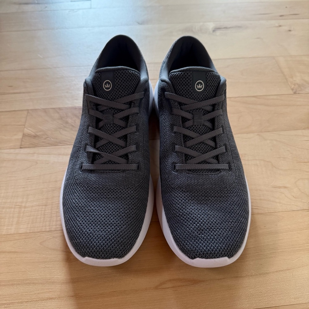 New! Peter Millar Glide V3 Sneaker. Iron/dark grey.